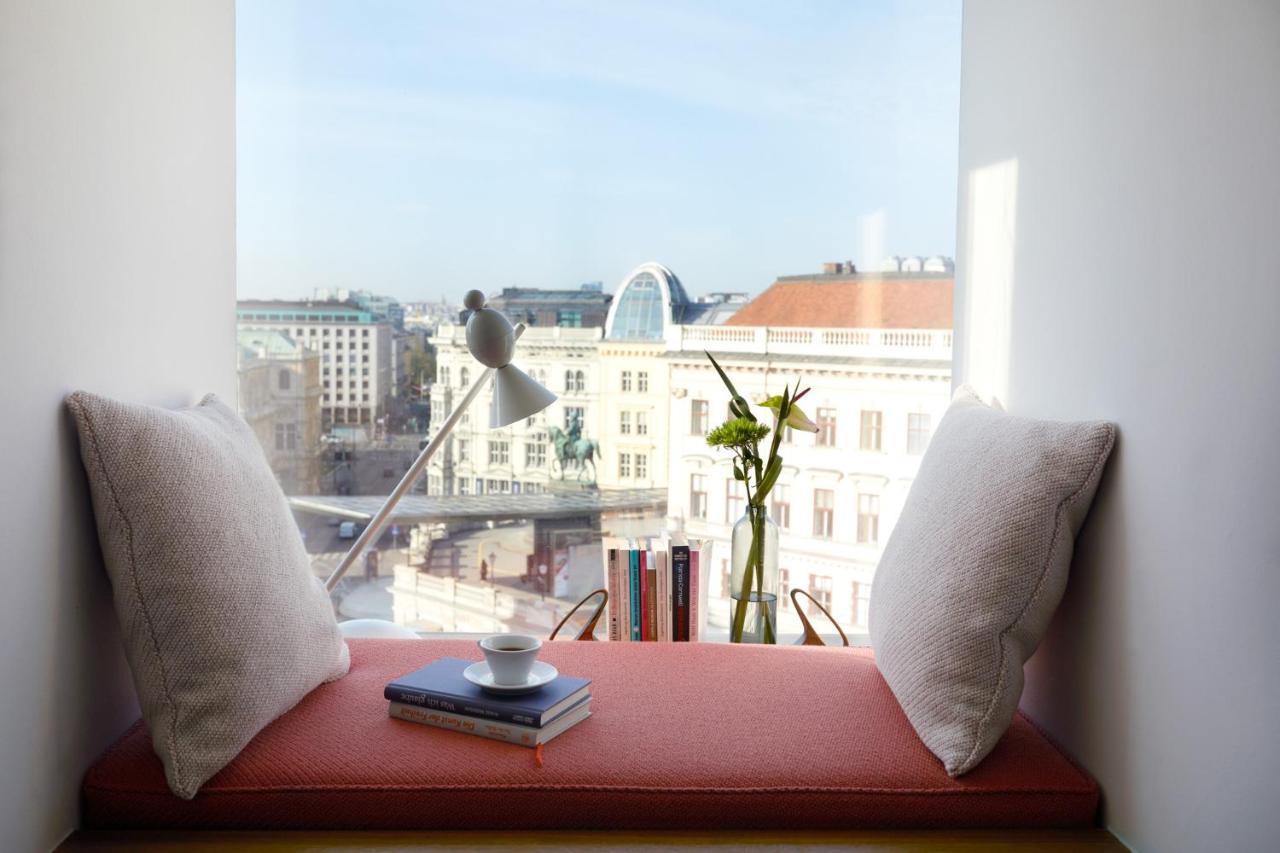 The Guesthouse Wien Eksteriør billede A window seat