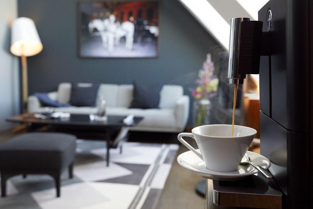 The Guesthouse Wien Eksteriør billede A Nespresso machine