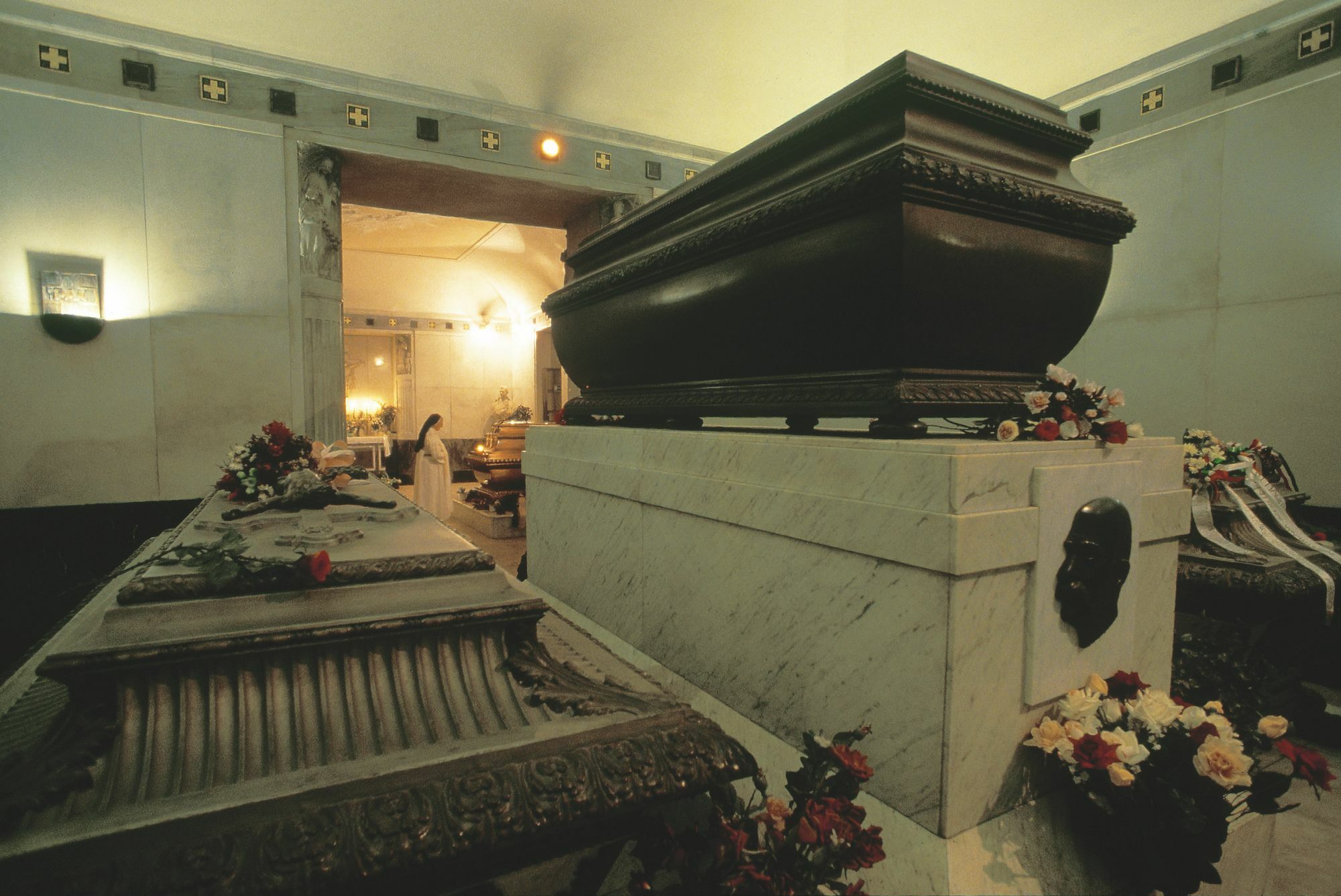 The Guesthouse Wien Eksteriør billede Tomb of Pope Pius IX