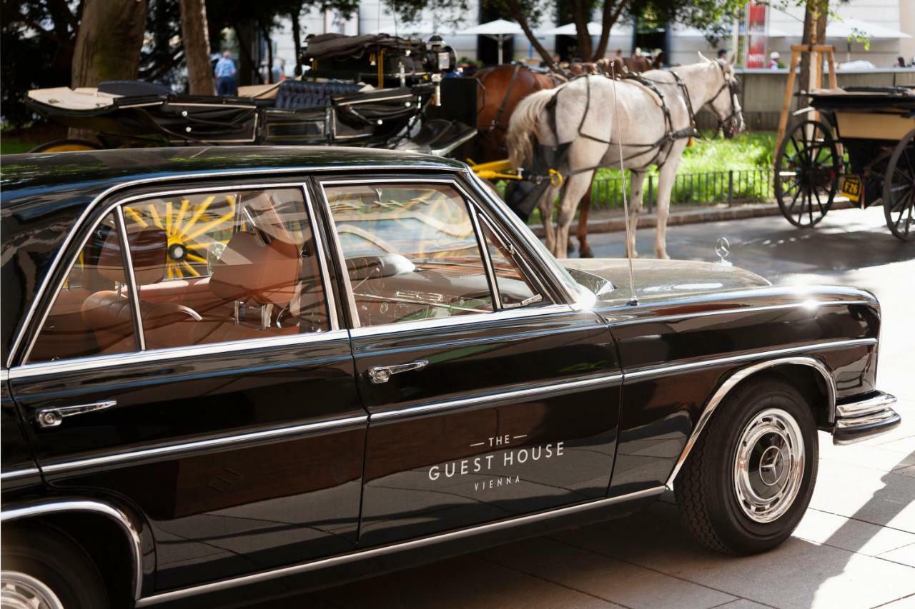 The Guesthouse Wien Eksteriør billede Mercedes-Benz 450SEL